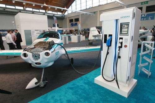 AERO Friedrichshafen 2018 - зарядные устройства Siemens для электролетов