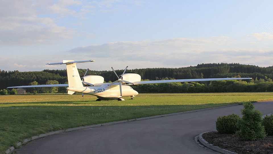 Grob Strato 2C