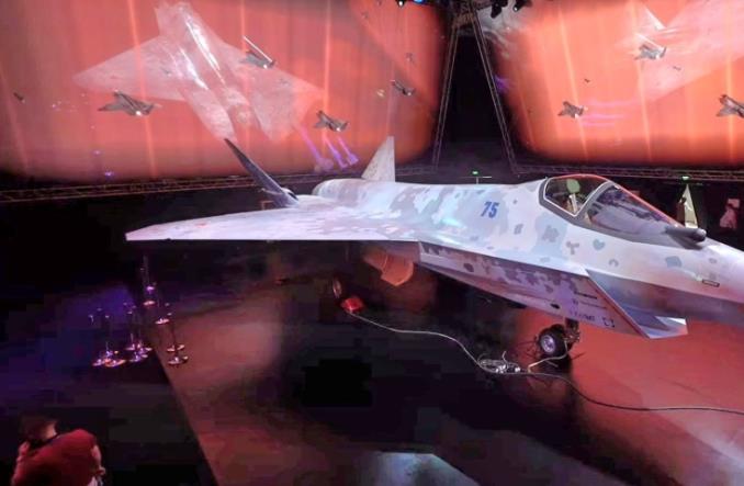 Макет истребителя Су-75