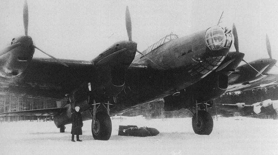 Советский стратегический бомбардировщик Пе-8 (ТБ-7)