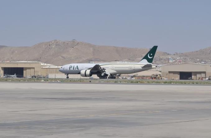 Boeing 777-200ER авиакомпании PIA в Кабуле